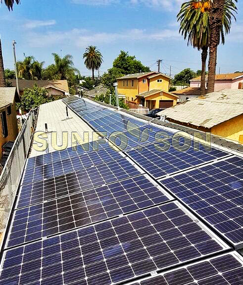 El sistema de montaje solar sunforson se aplica al techo de tejas residenciales de California