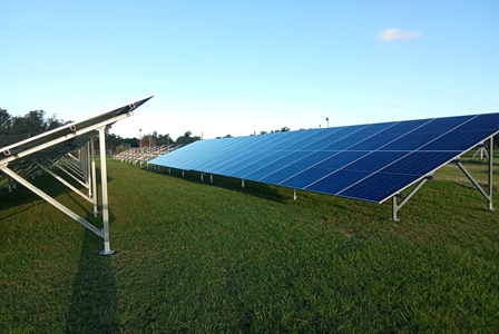Instalación terminada de montaje en suelo solar exportado por Sunforson a Uruguay
