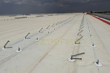 Soluciones líderes en montaje fotovoltaico para cubiertas de membrana TPO: proyectos españoles de confianza